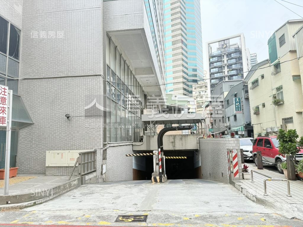 寶成中正景觀採光附車位房屋室內格局與周邊環境