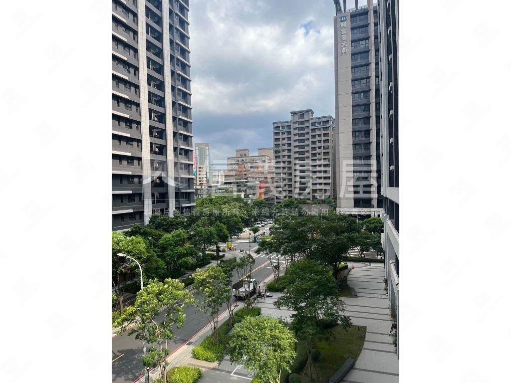 帝景５尊爵河濱樹海大空間房屋室內格局與周邊環境