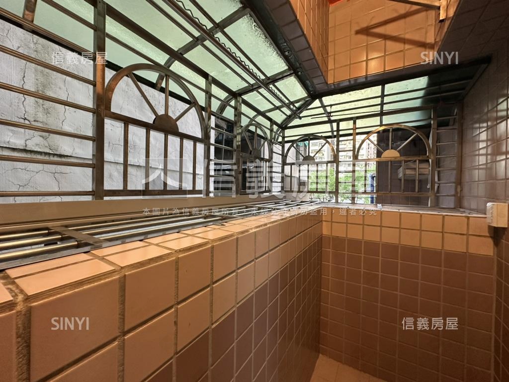 精緻中華路電梯２房房屋室內格局與周邊環境