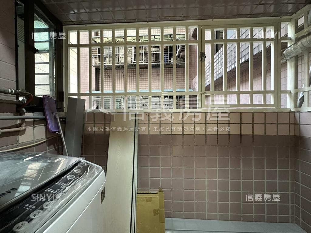精緻中華路電梯２房房屋室內格局與周邊環境