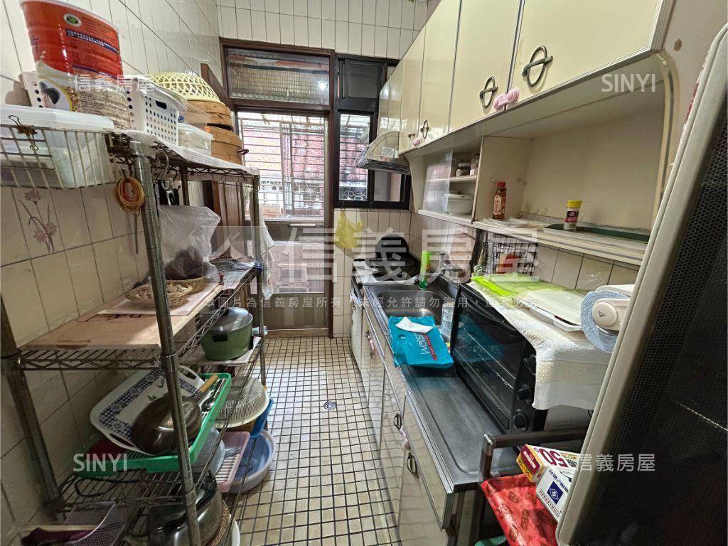 專任中央路近捷運美四房房屋室內格局與周邊環境