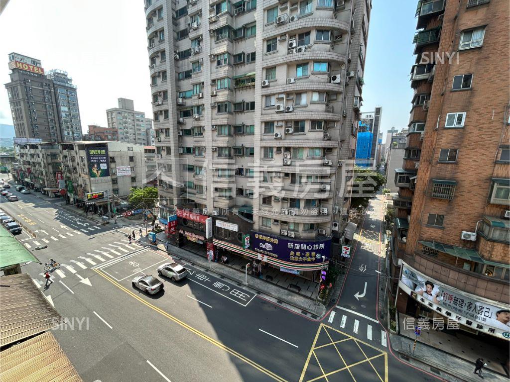 專任中央路近捷運美四房房屋室內格局與周邊環境