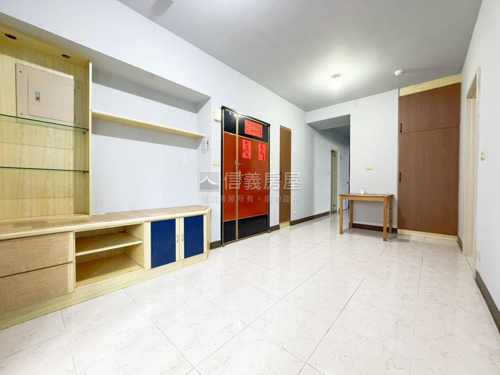 專任台北瑞士美屋房屋室內格局與周邊環境
