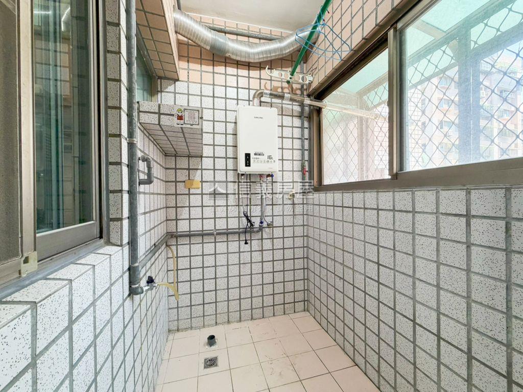 專任台北瑞士美屋房屋室內格局與周邊環境