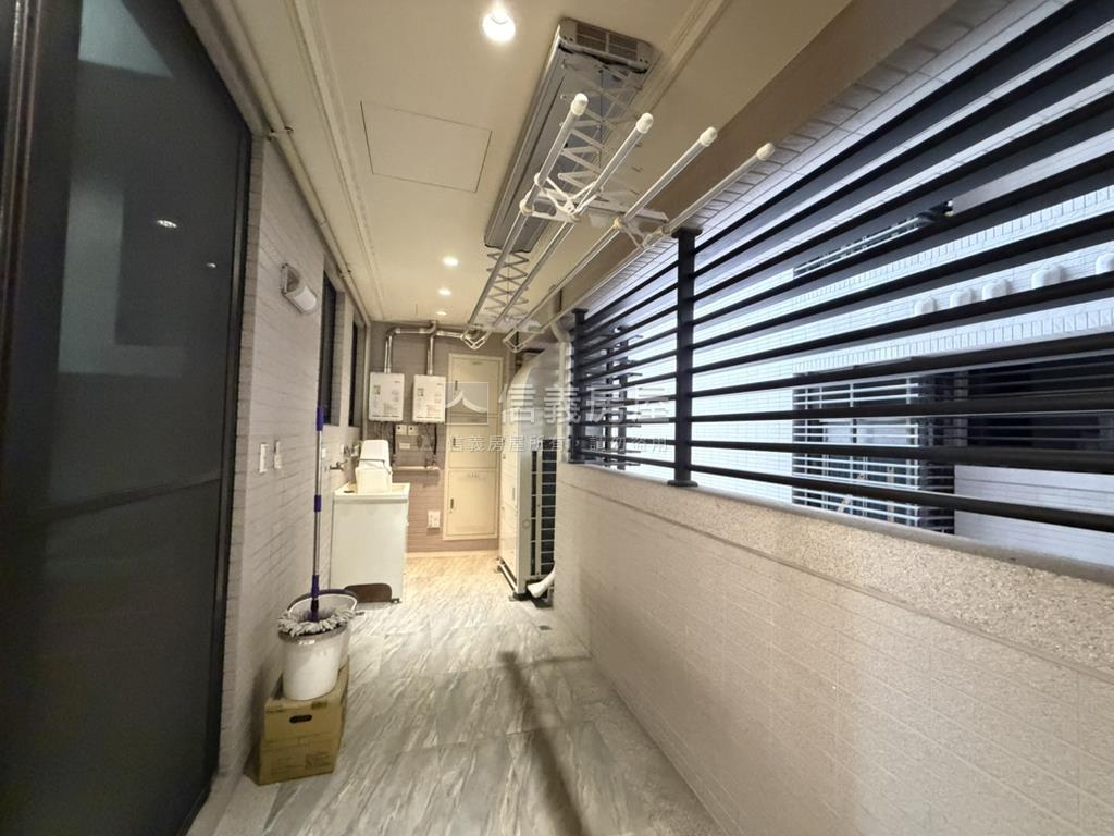 七期東方之冠Ｂ２三平車位房屋室內格局與周邊環境