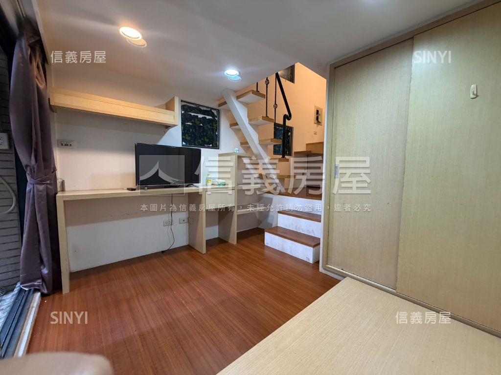 近中醫學士挑高邊間美宅房屋室內格局與周邊環境