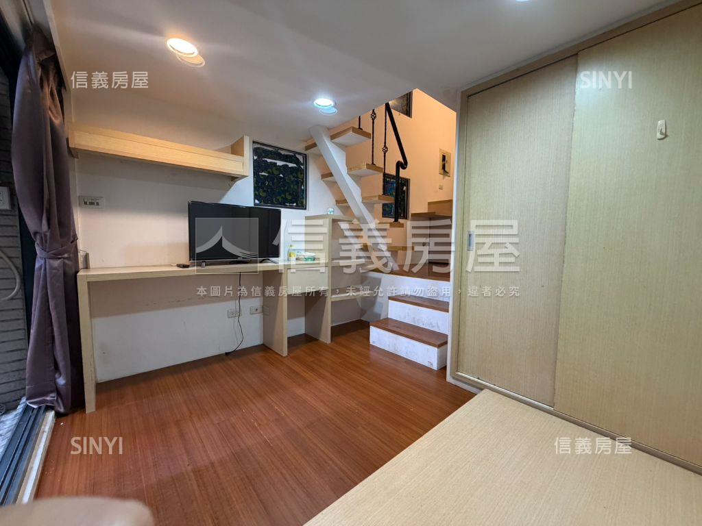 近中醫學士挑高邊間美宅房屋室內格局與周邊環境