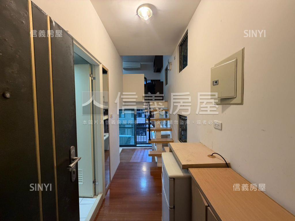 近中醫學士挑高邊間美宅房屋室內格局與周邊環境