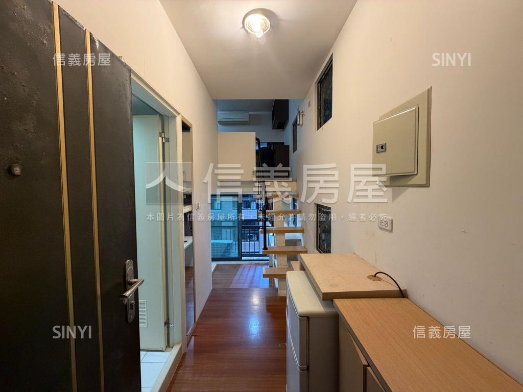 近中醫學士挑高邊間美宅房屋室內格局與周邊環境