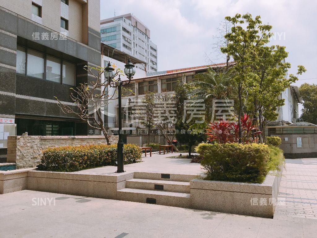 近中醫學士挑高邊間美宅房屋室內格局與周邊環境