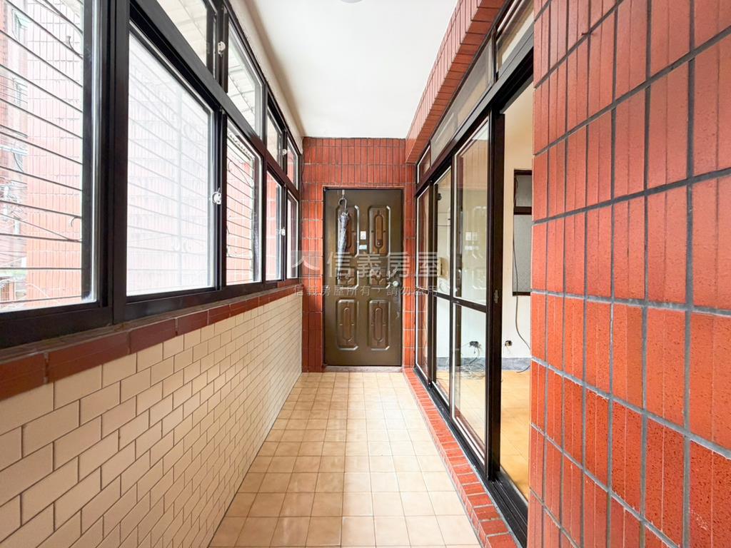 名家花園城邊間２樓房屋室內格局與周邊環境