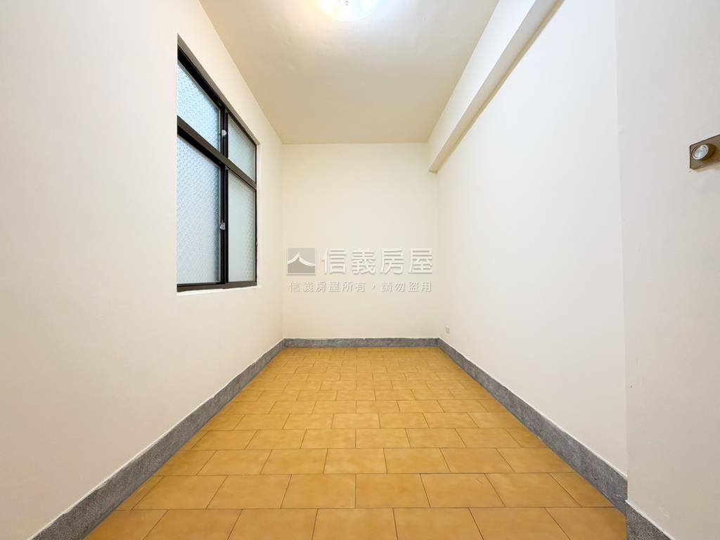 名家花園城邊間２樓房屋室內格局與周邊環境