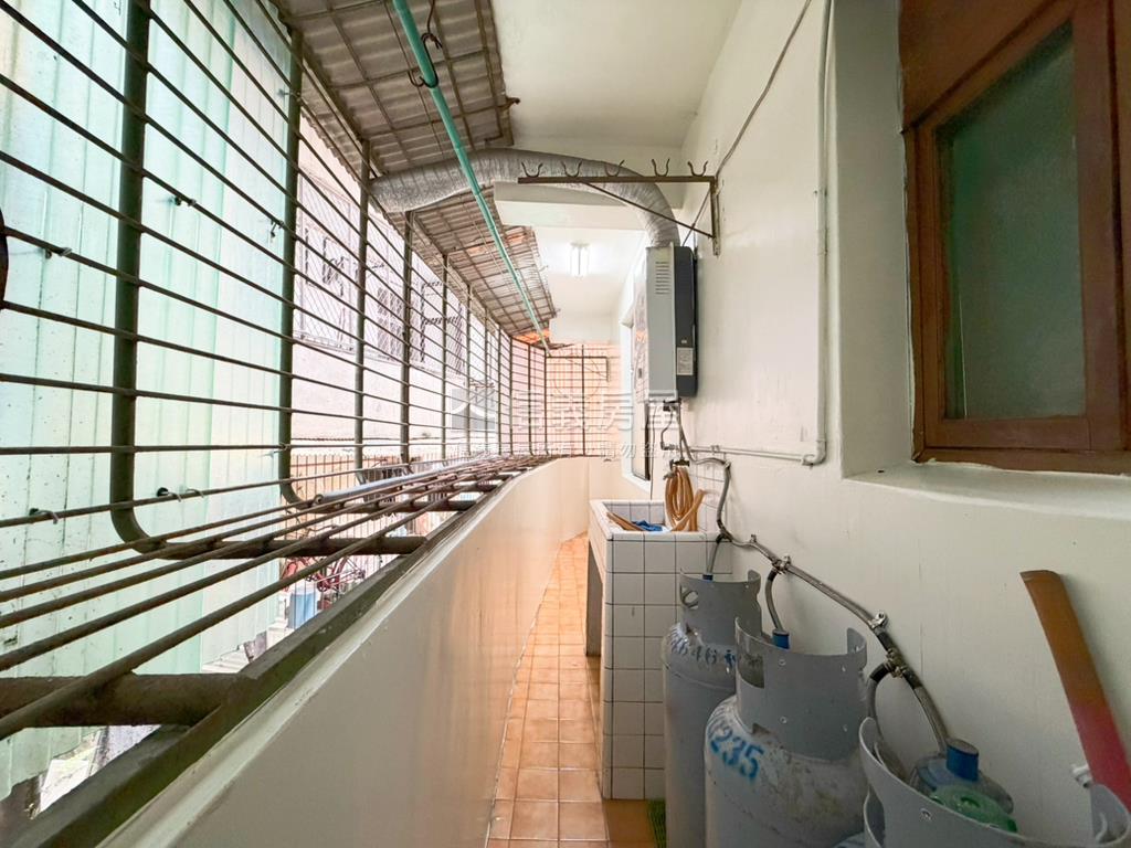 名家花園城邊間２樓房屋室內格局與周邊環境