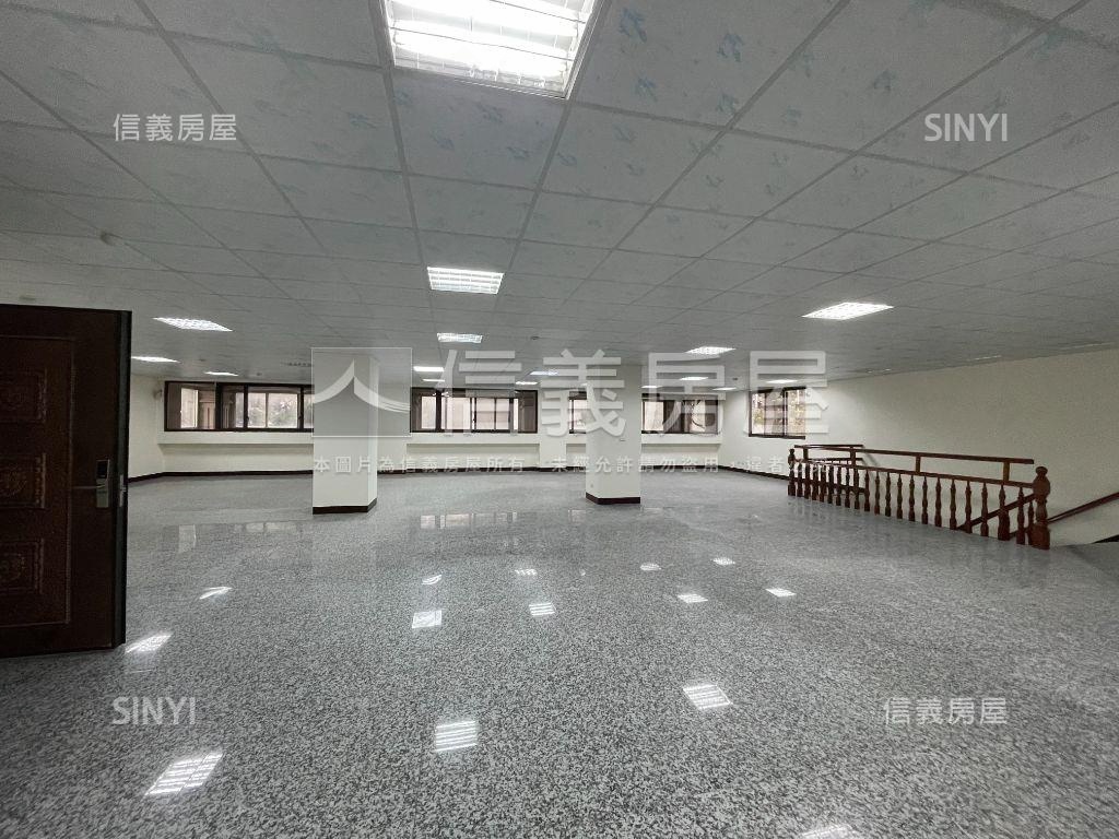 國際高鐵大空間適辦公收租房屋室內格局與周邊環境