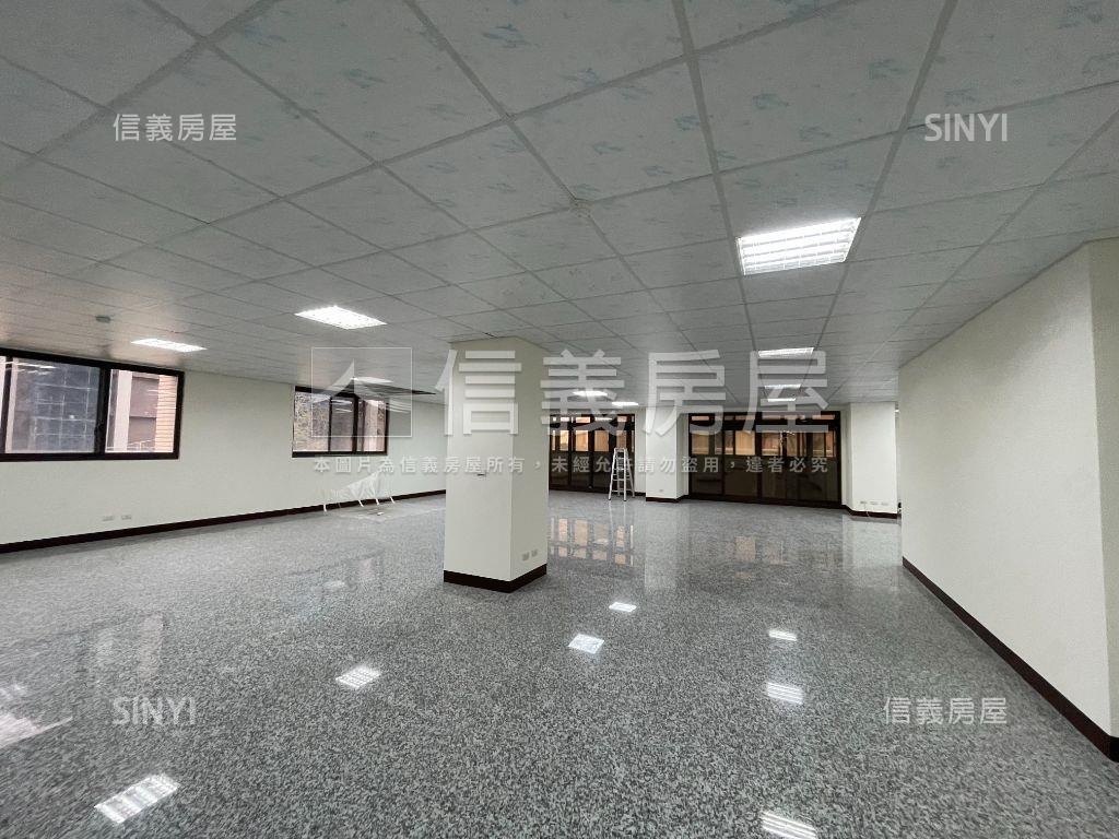 國際高鐵大空間適辦公收租房屋室內格局與周邊環境