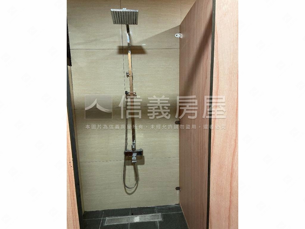 國際高鐵大空間適辦公收租房屋室內格局與周邊環境