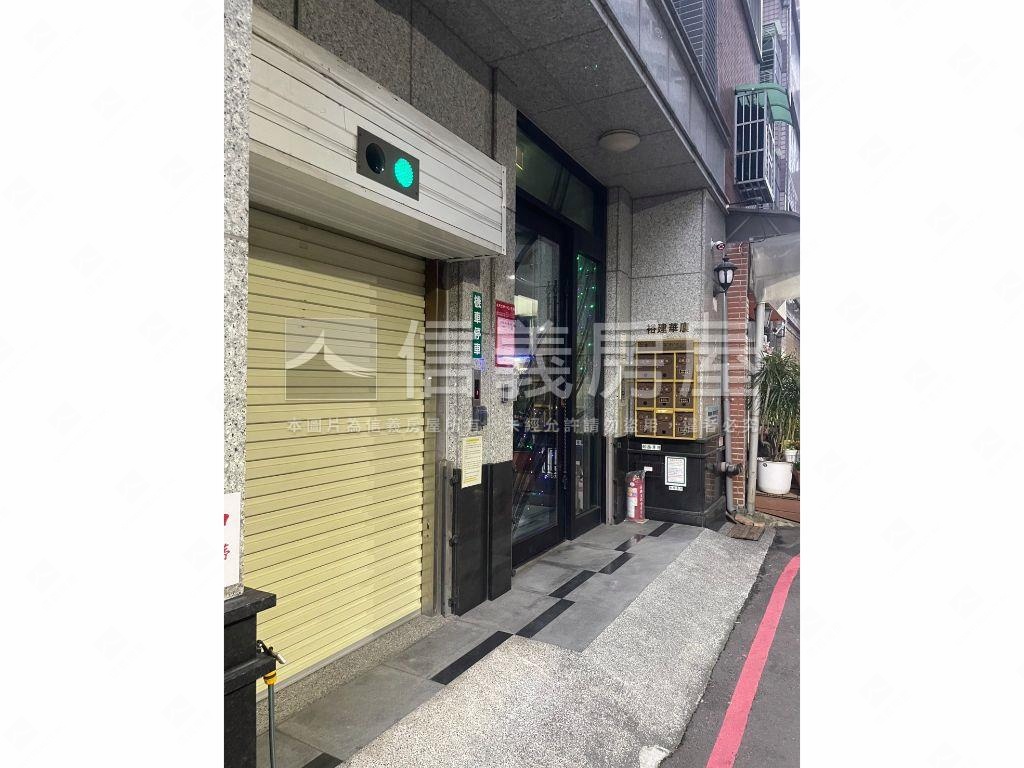 創業三角窗店面房屋室內格局與周邊環境