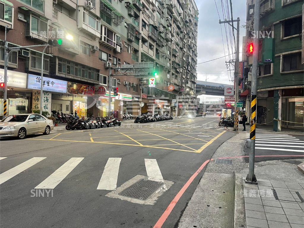 創業三角窗店面房屋室內格局與周邊環境