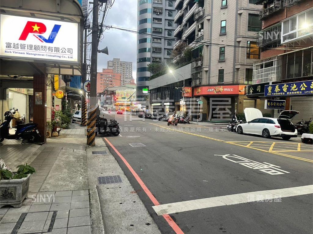 創業三角窗店面房屋室內格局與周邊環境