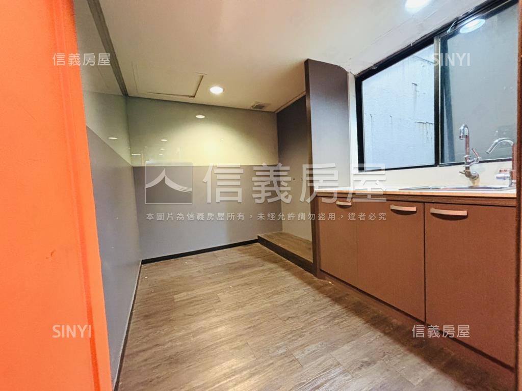 捷運口商用獨戶朝南辦公房屋室內格局與周邊環境