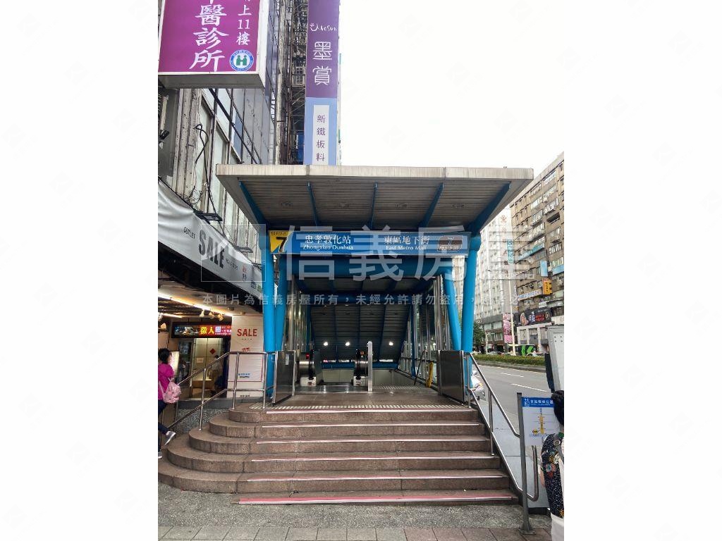 捷運口商用獨戶朝南辦公房屋室內格局與周邊環境