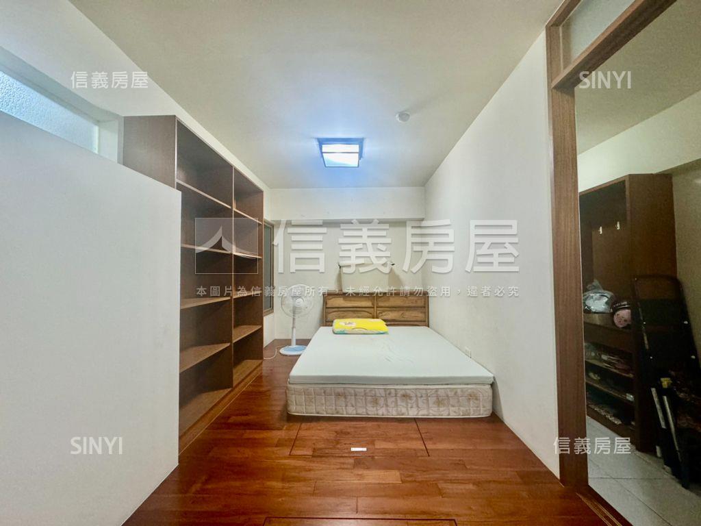 陽明稀有亮美大三房平車房屋室內格局與周邊環境