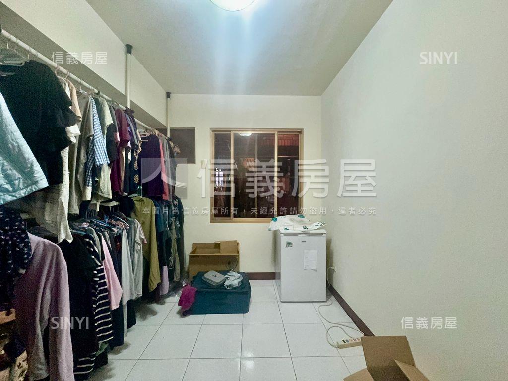 陽明稀有亮美大三房平車房屋室內格局與周邊環境