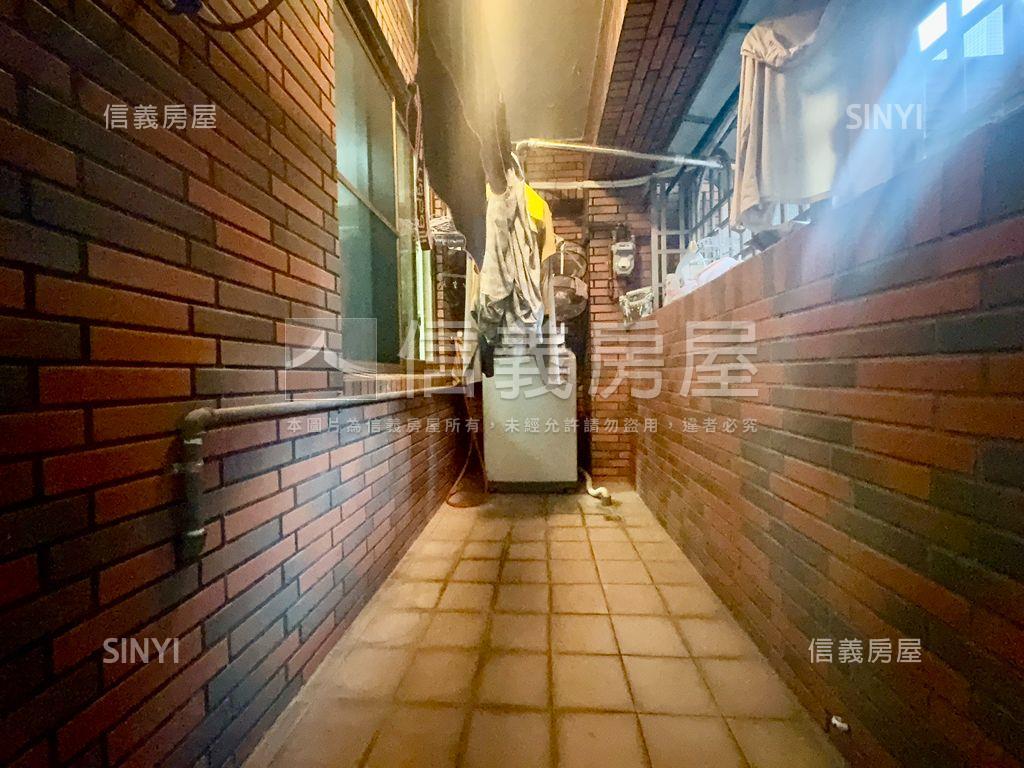 陽明稀有亮美大三房平車房屋室內格局與周邊環境