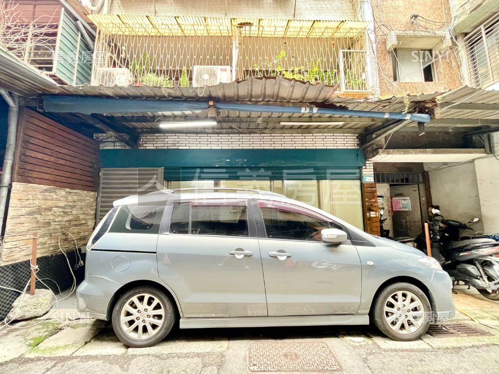 稀有住店辦門前停車方便房屋室內格局與周邊環境