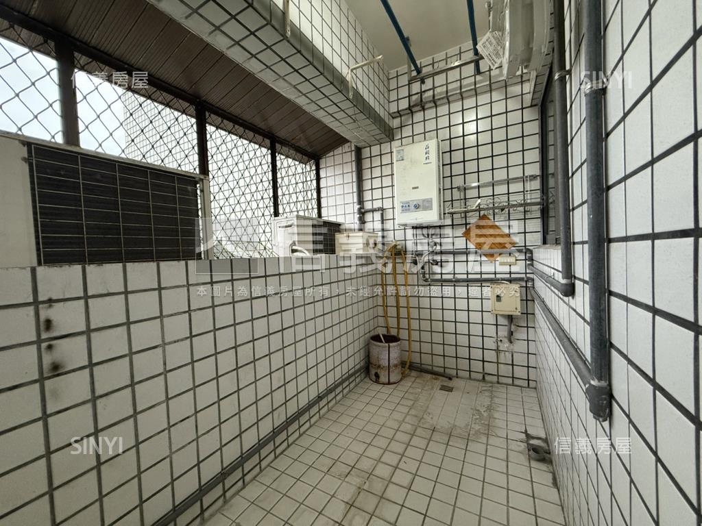 曼哈頓３房坡道平面車位房屋室內格局與周邊環境
