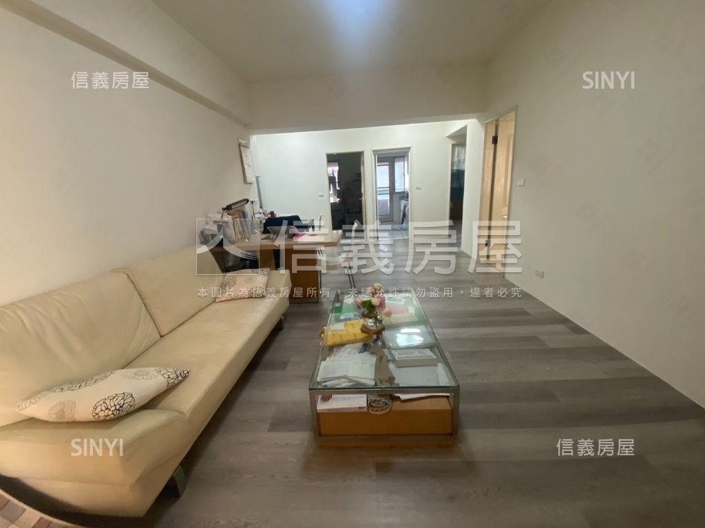 國際莊園３房平車房屋室內格局與周邊環境