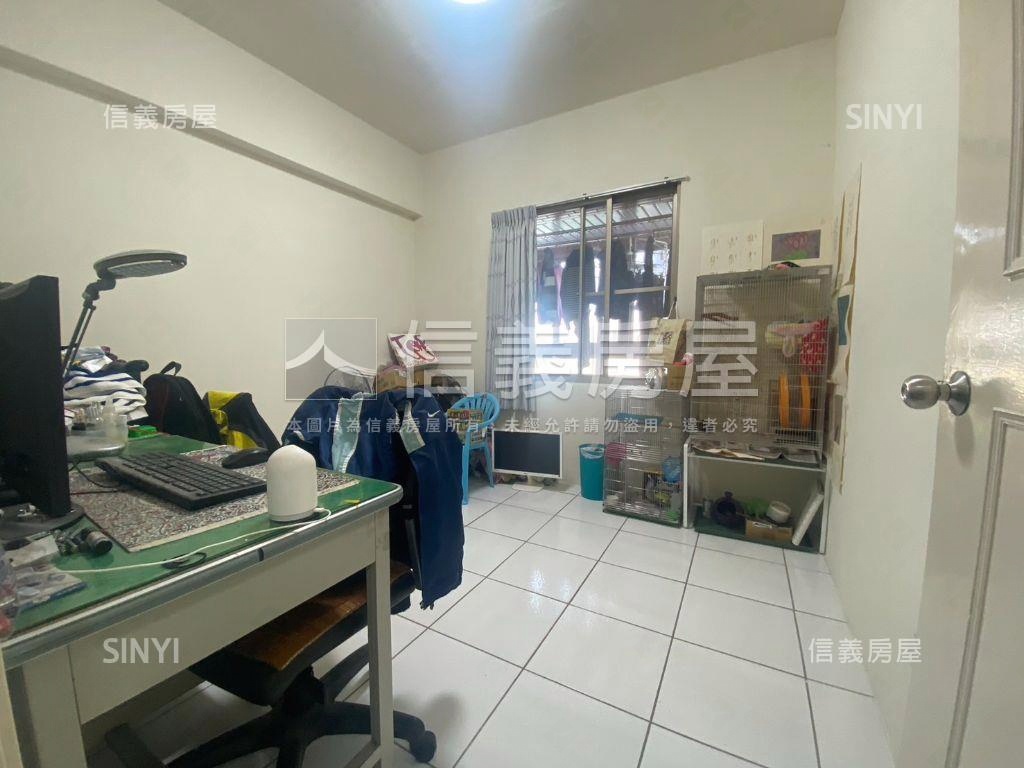 國際莊園３房平車房屋室內格局與周邊環境