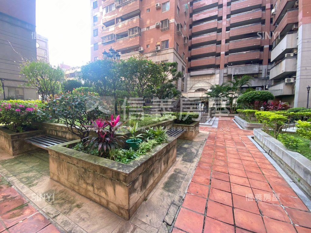 國際莊園３房平車房屋室內格局與周邊環境
