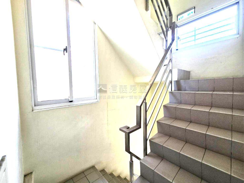 正面公園精緻美屋房屋室內格局與周邊環境