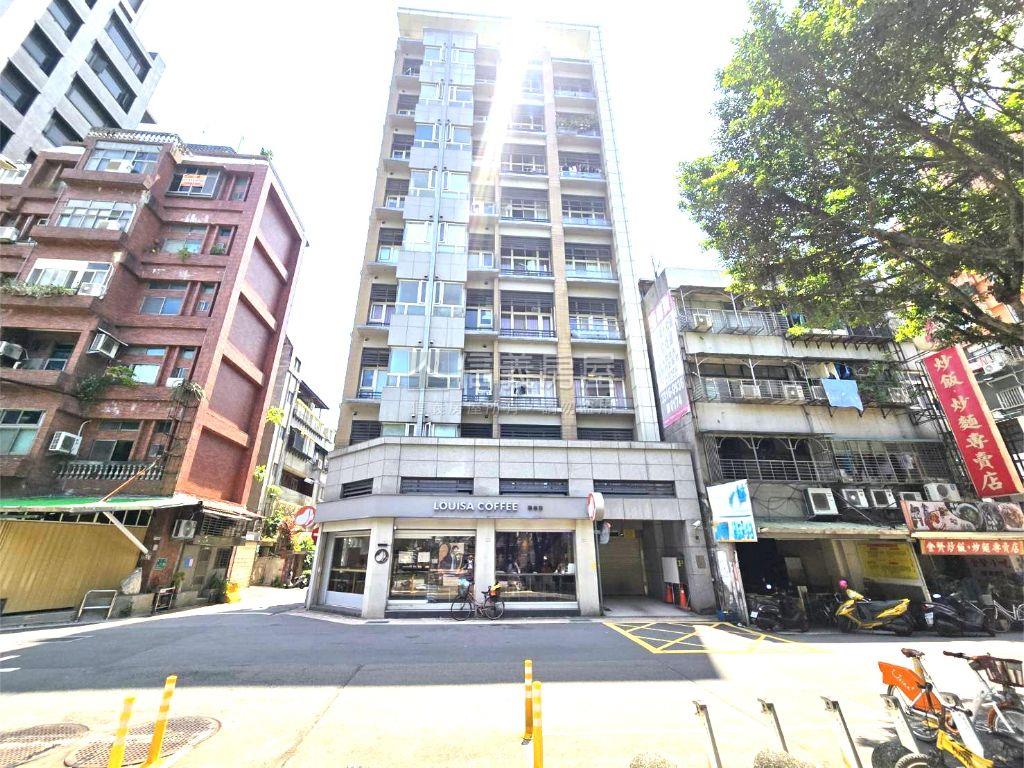 正面公園精緻美屋房屋室內格局與周邊環境