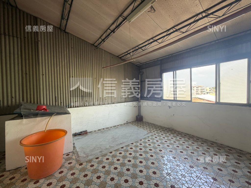 南區約二十米透天店住房屋室內格局與周邊環境