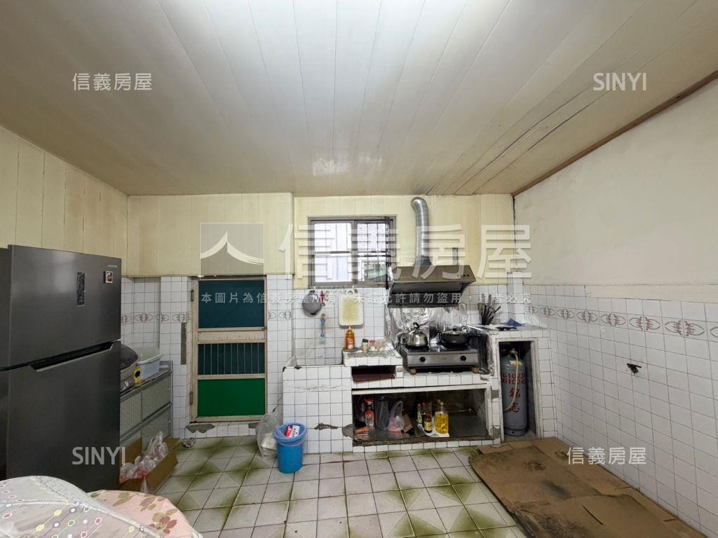 南區約二十米透天店住房屋室內格局與周邊環境