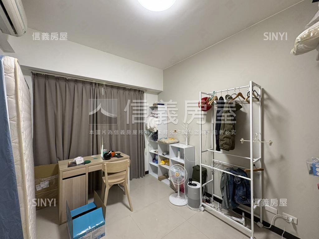 近捷運窗外綠境園墅兩房房屋室內格局與周邊環境