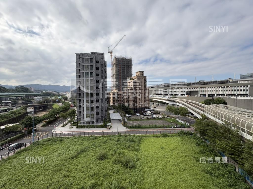 近捷運窗外綠境園墅兩房房屋室內格局與周邊環境