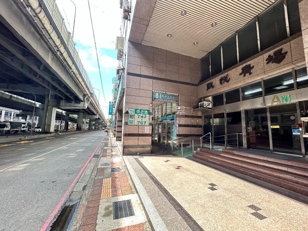近遠東ＡＢＣ大空間辦公房屋室內格局與周邊環境