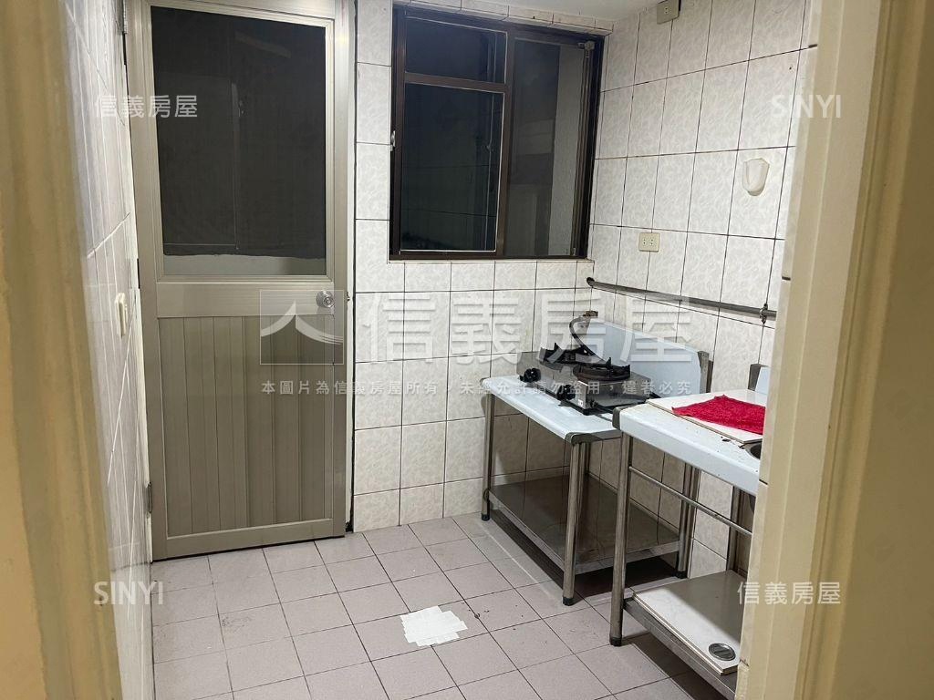 專任近遠百三房華廈房屋室內格局與周邊環境