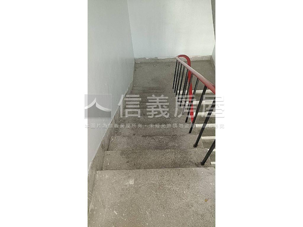 低總價大坪林捷運四房房屋室內格局與周邊環境