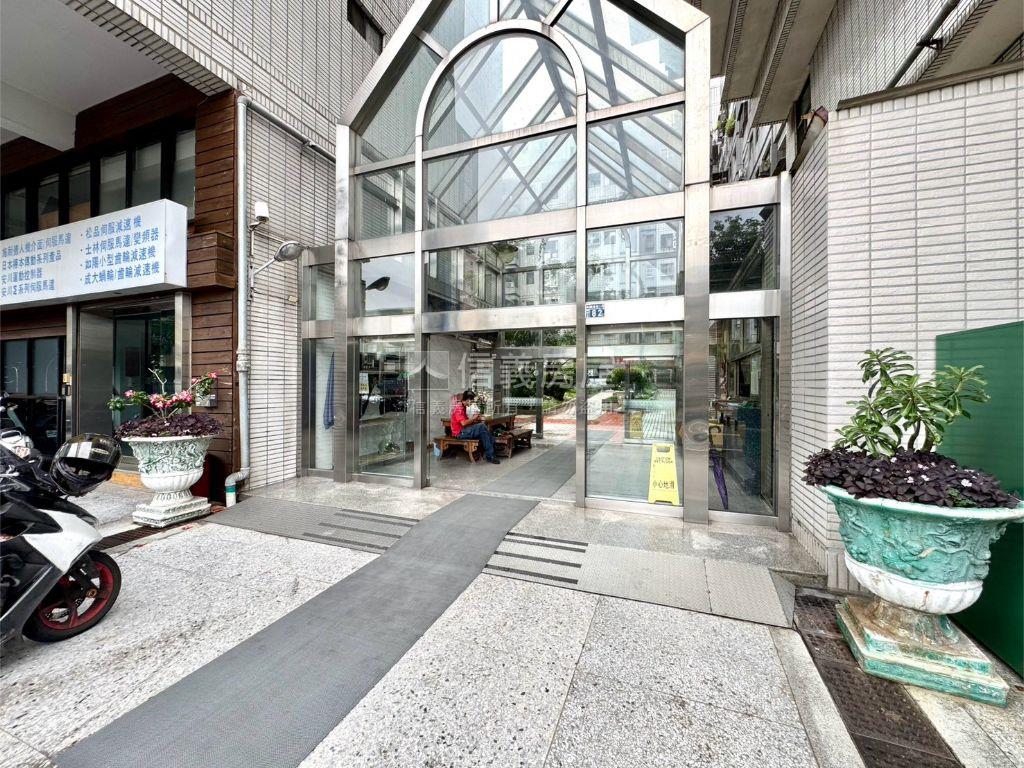 北區大四房附平車位誠售房屋室內格局與周邊環境