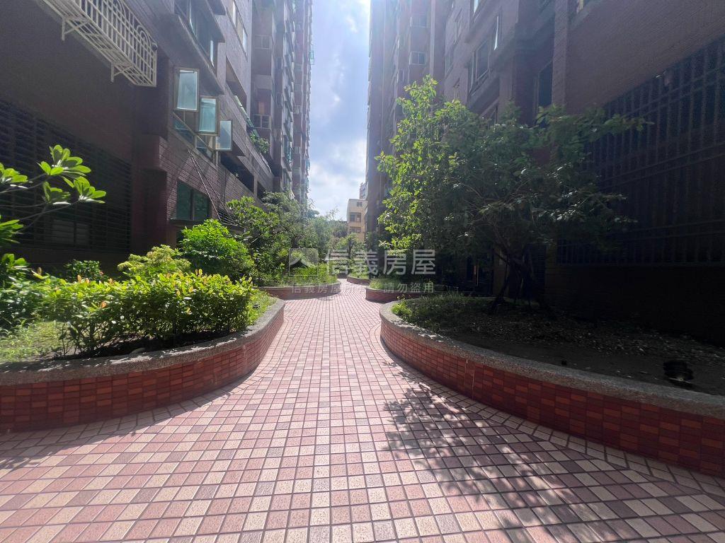 高鐵荷韻成家靚二房房屋室內格局與周邊環境