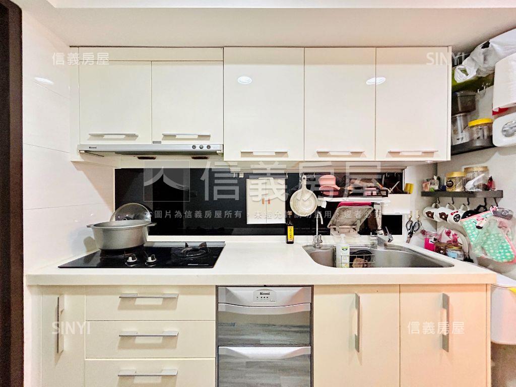 新麗馳裝潢佳大４房車位房屋室內格局與周邊環境