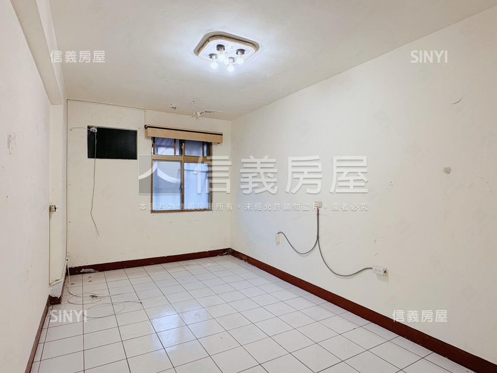 民族路的ＲＣ頂加房屋室內格局與周邊環境