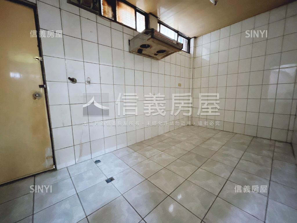 中平路前院透天稀有釋出房屋室內格局與周邊環境