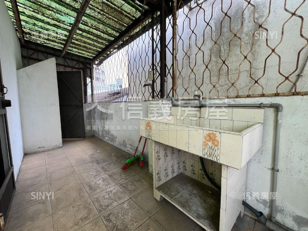 中平路前院透天稀有釋出房屋室內格局與周邊環境