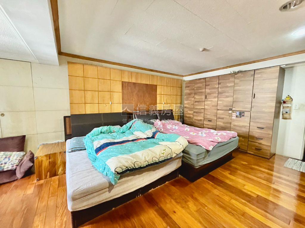 超扯啦！西屯四房雙車位房屋室內格局與周邊環境