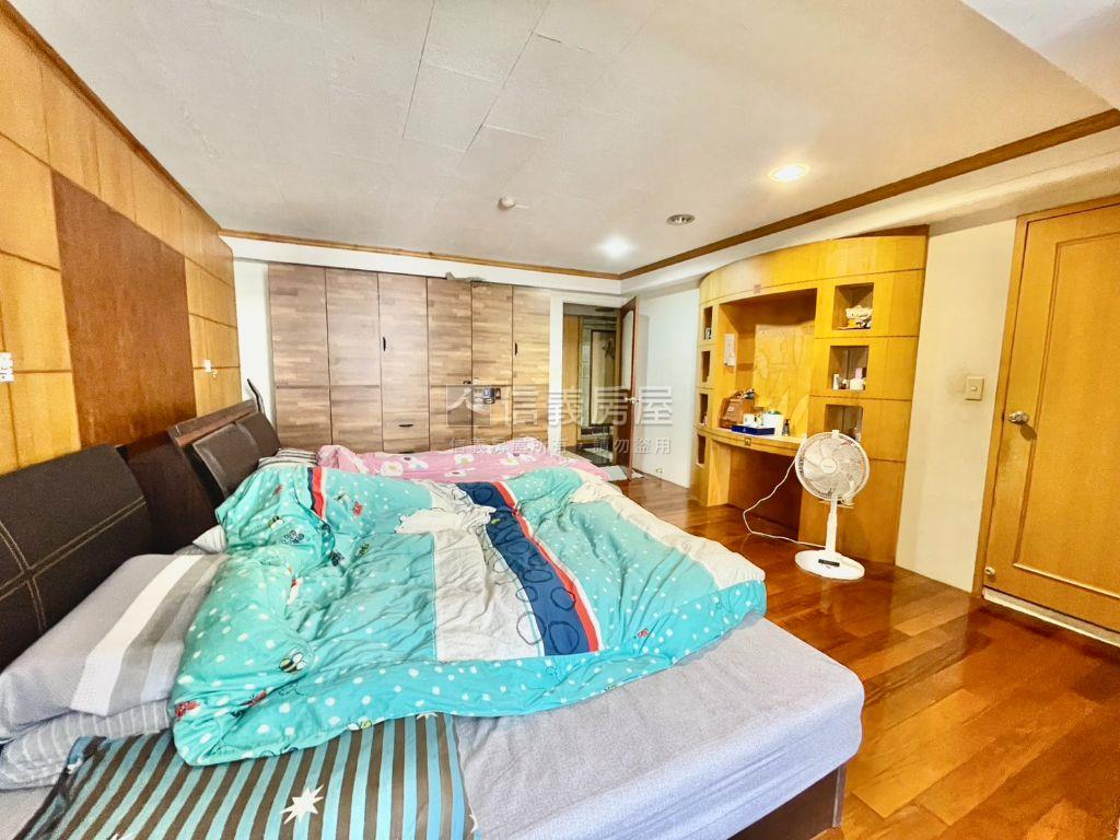 超扯啦！西屯四房雙車位房屋室內格局與周邊環境